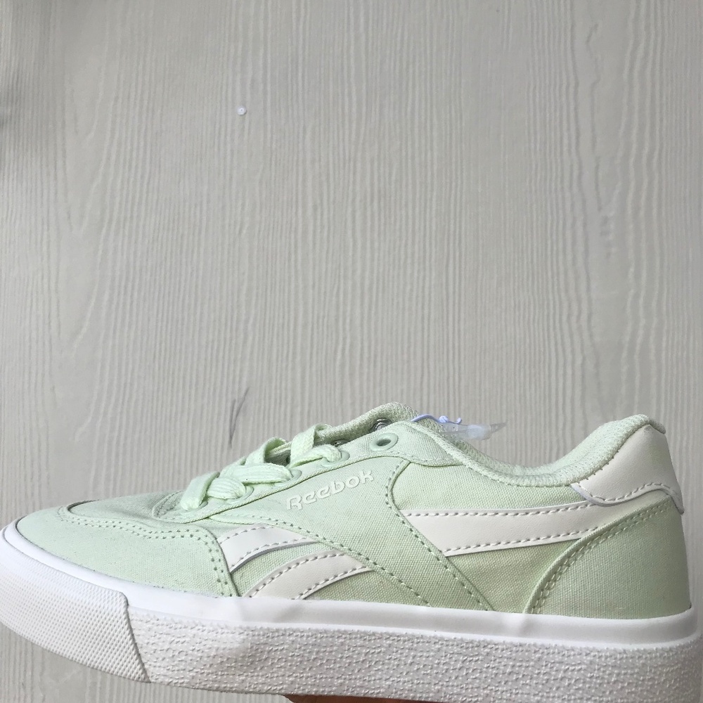 Reebok Club C Women’s Sneaker size 6 light green brand new